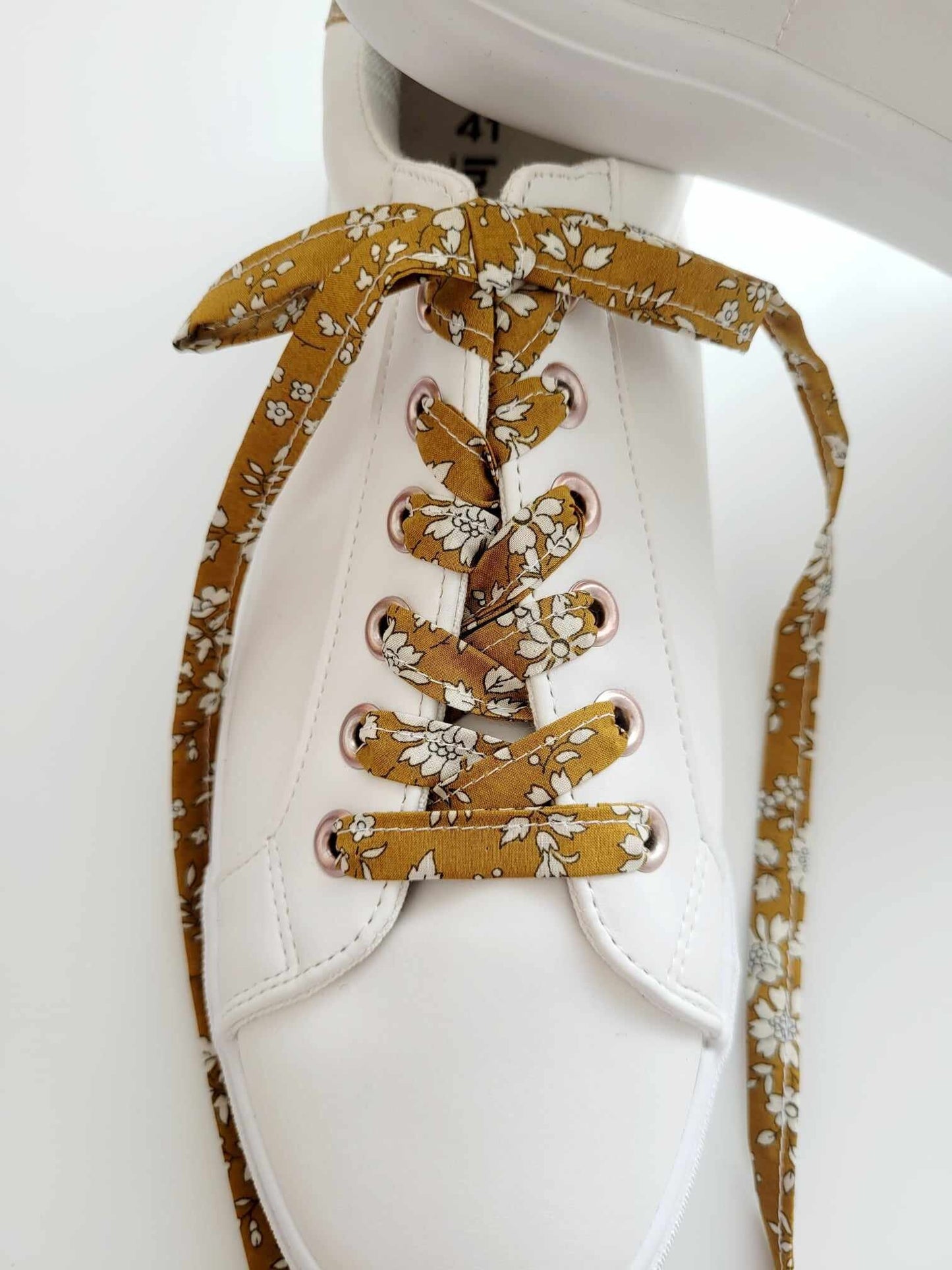 Lacets fleuri liberty