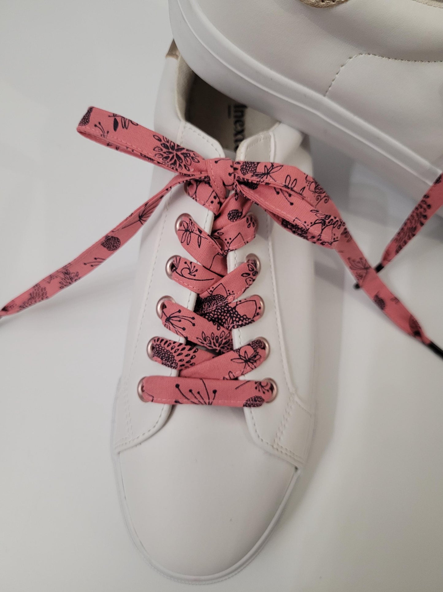 Lacets fleuris rose