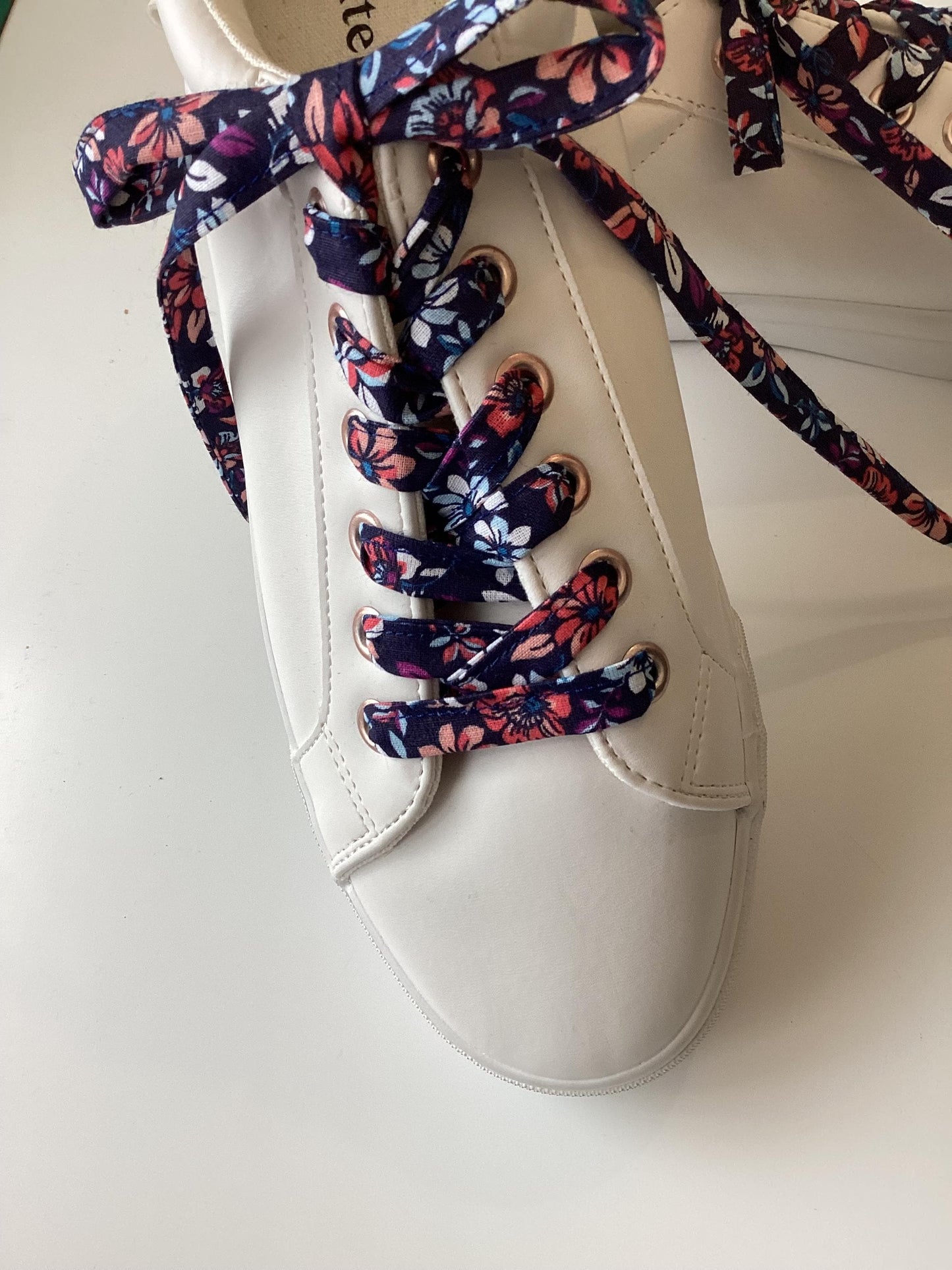 Lacets en coton fleuri