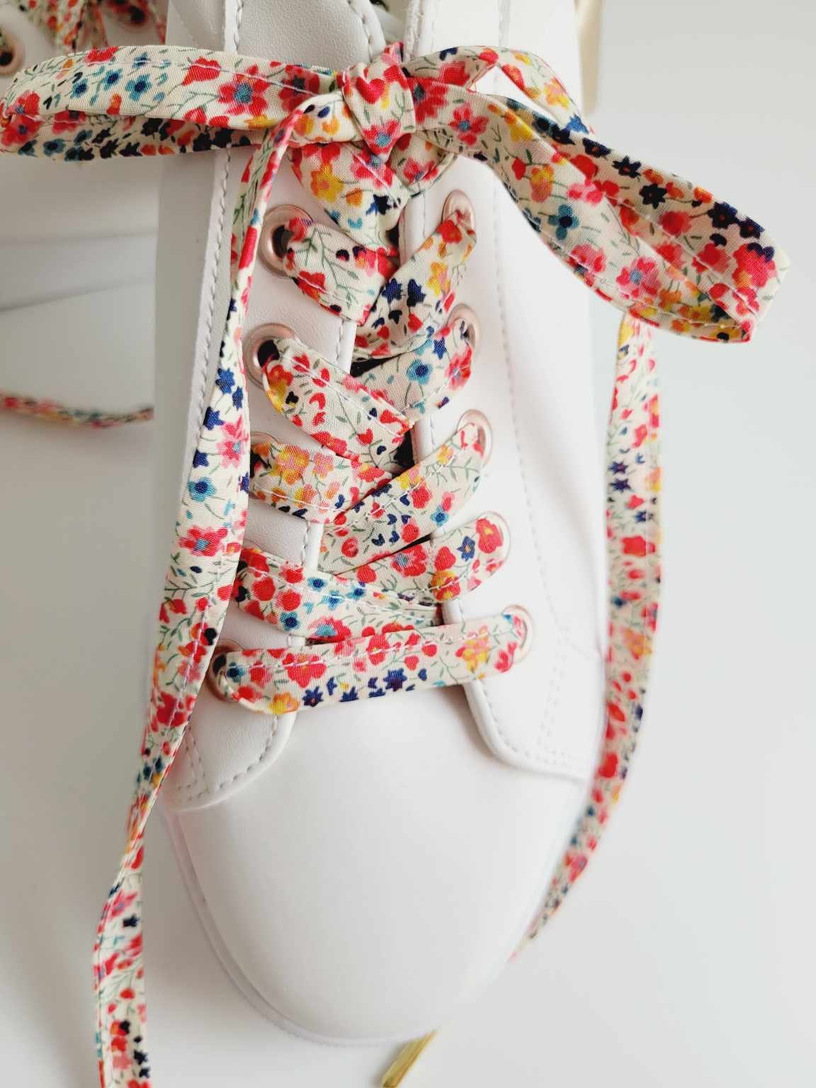 Lacets fleuri liberty