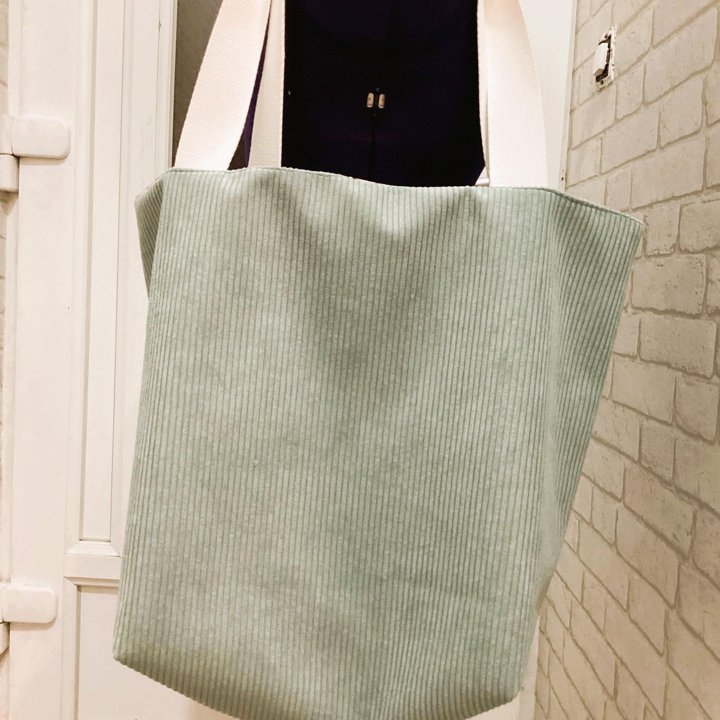 Sac cabas bleu turquoise en velours côtelé et tissu tête de mort