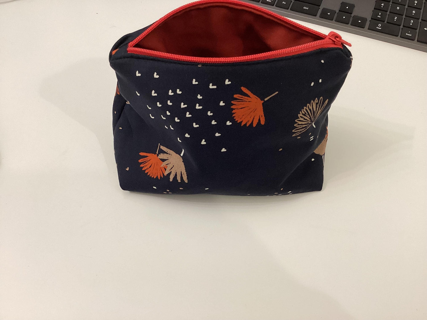 Trousse de maquillage élégante en coton bleu fleuri : pochette de rangement élégante pour cosmétiques et produits de toilette