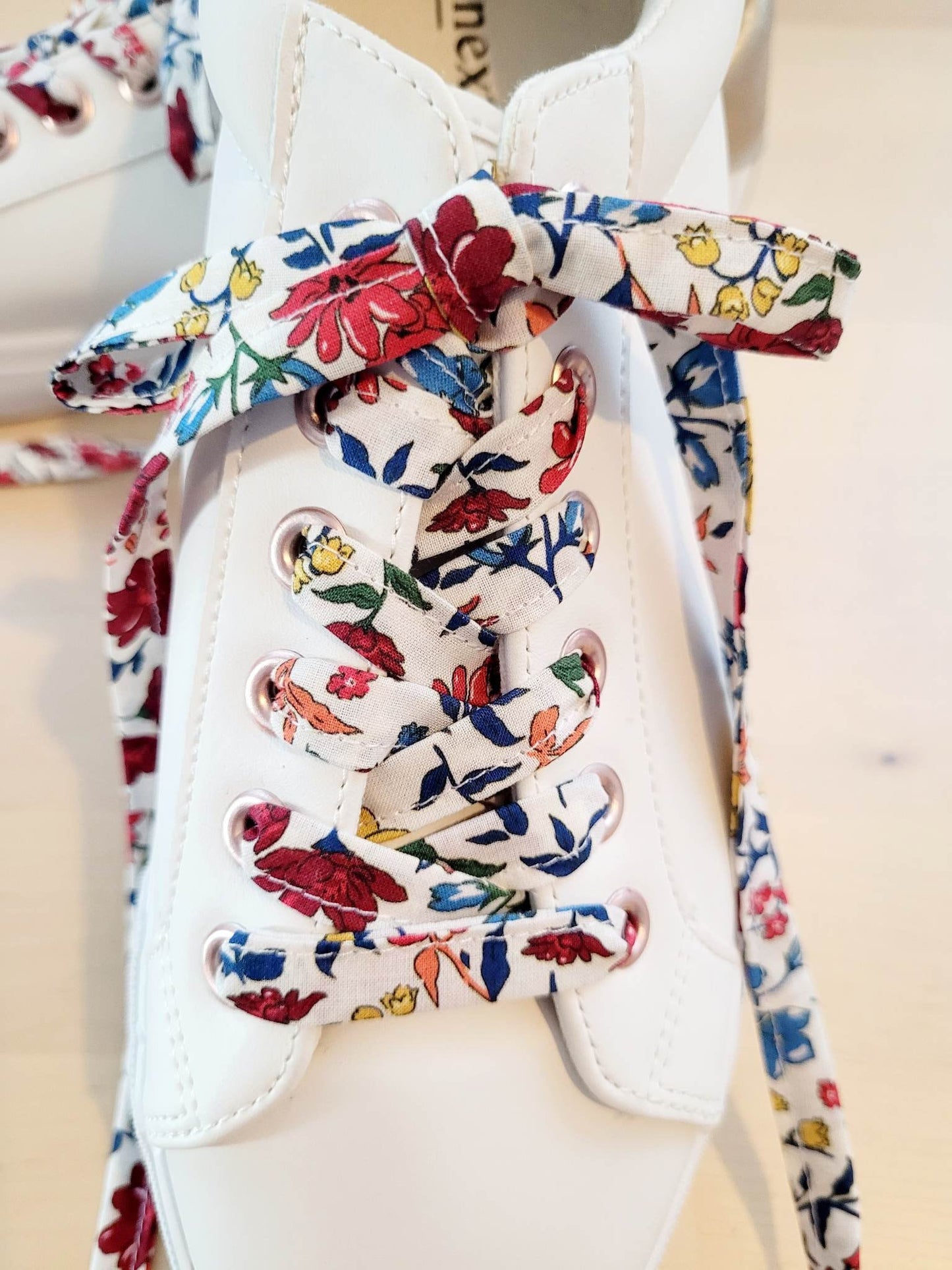 Lacets liberty fleurs en tissu viscose. Modèle Eglantine