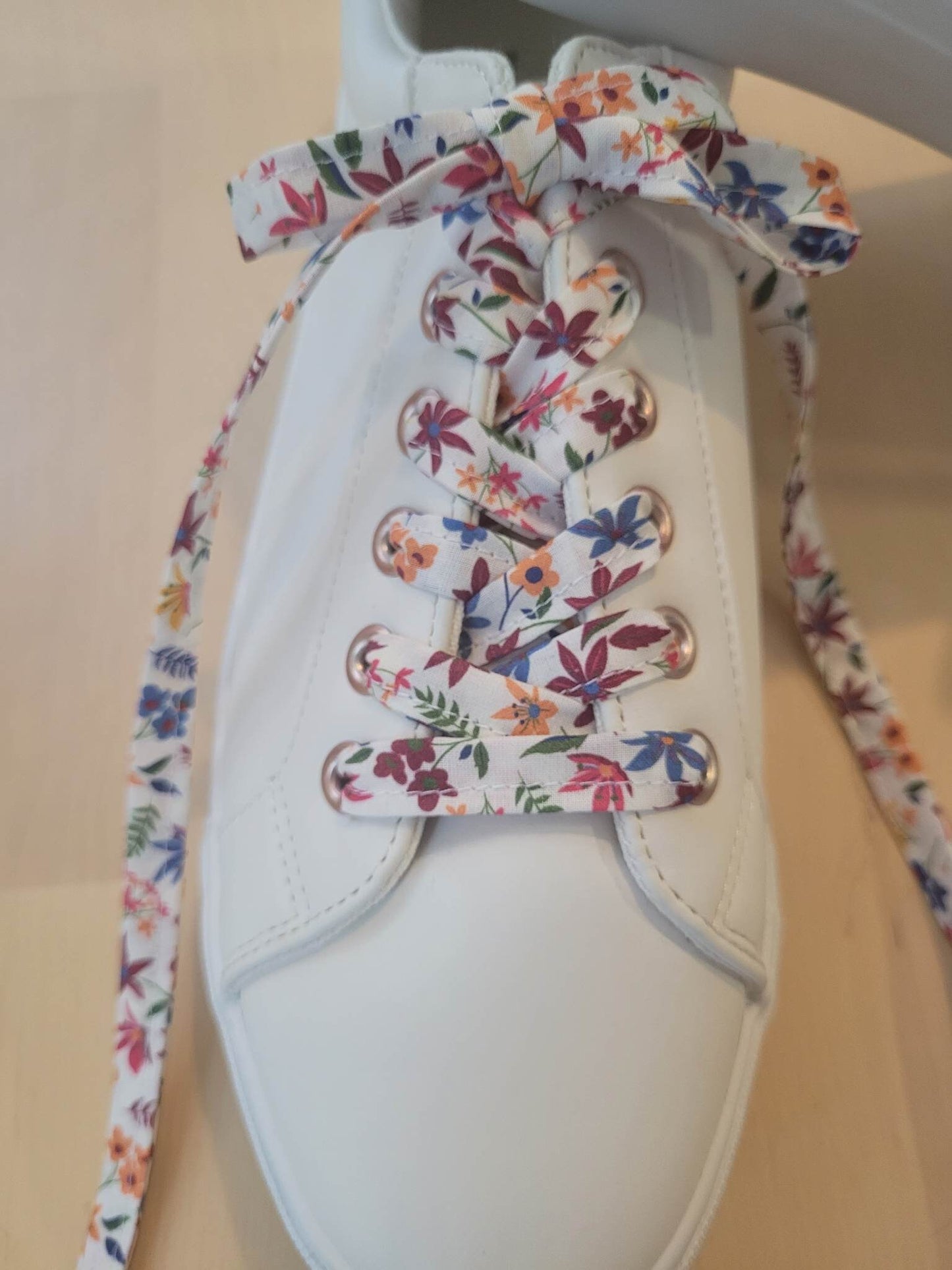 Lacets fleuri en tissu viscose