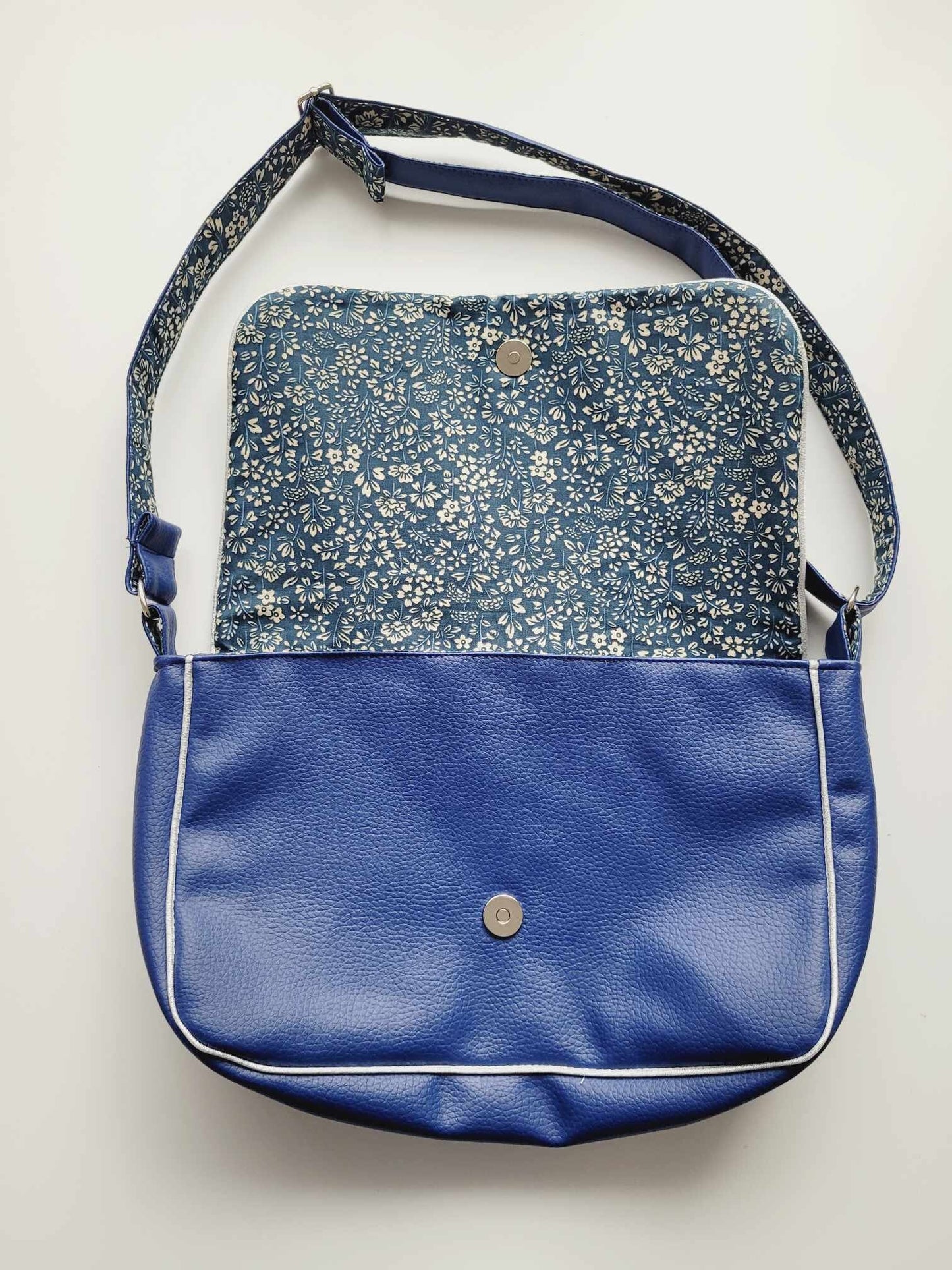 Sac à main simili cuir fleuri