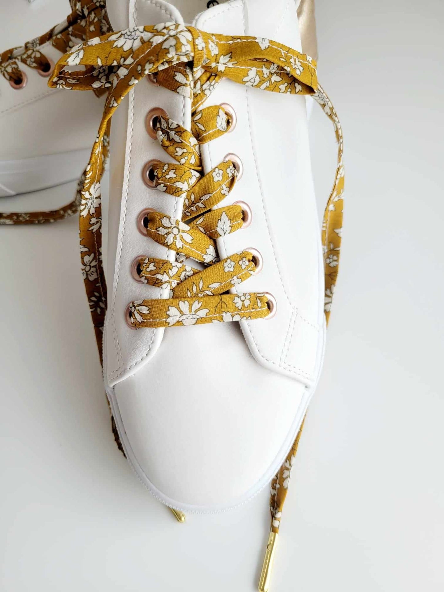 Lacets fleuri liberty