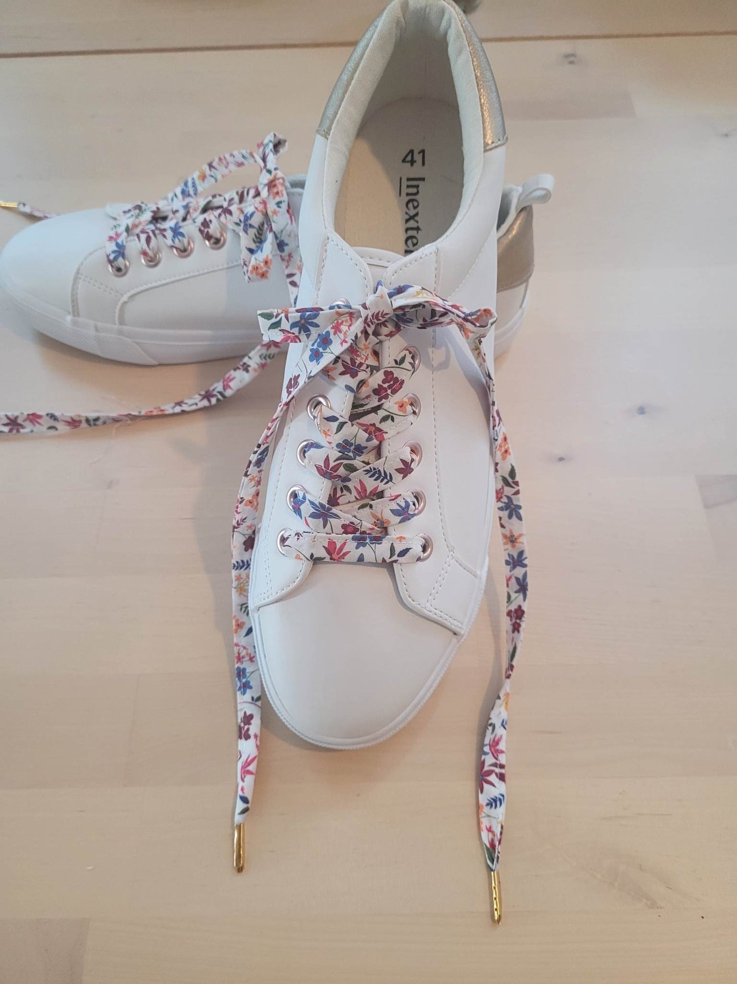 Lacets fleuri en tissu viscose