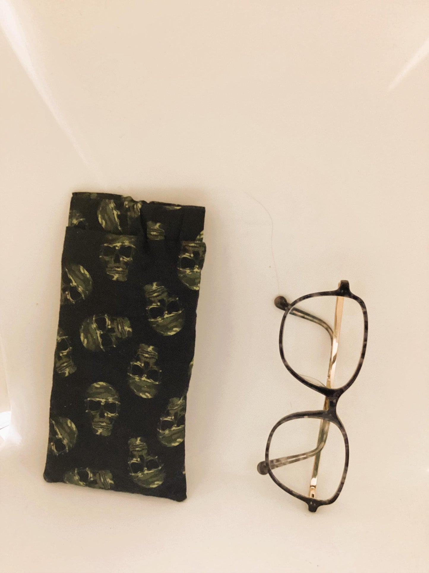 Etui à lunette tête à  mort  en tissu coton.