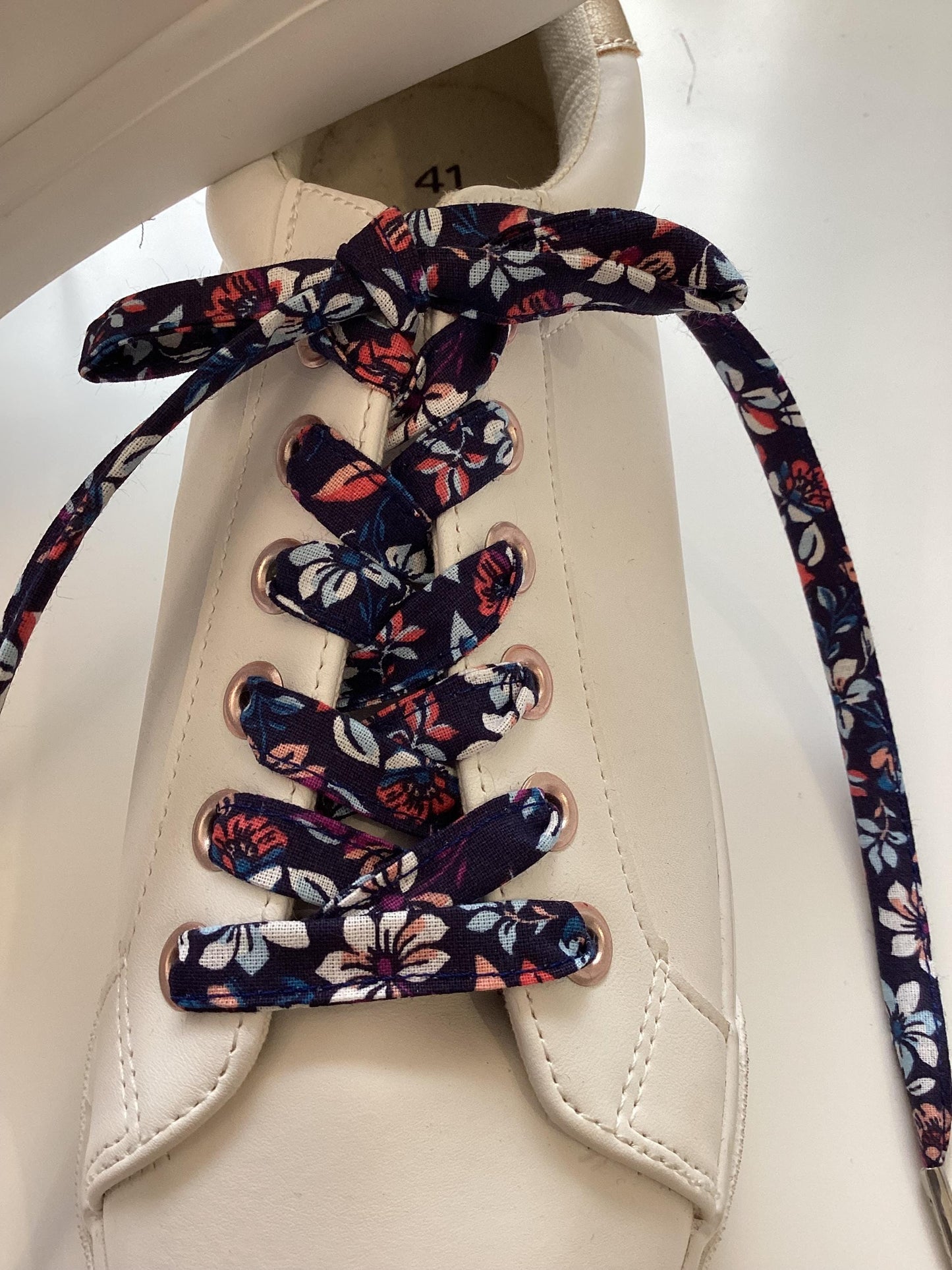 Lacets en coton fleuri