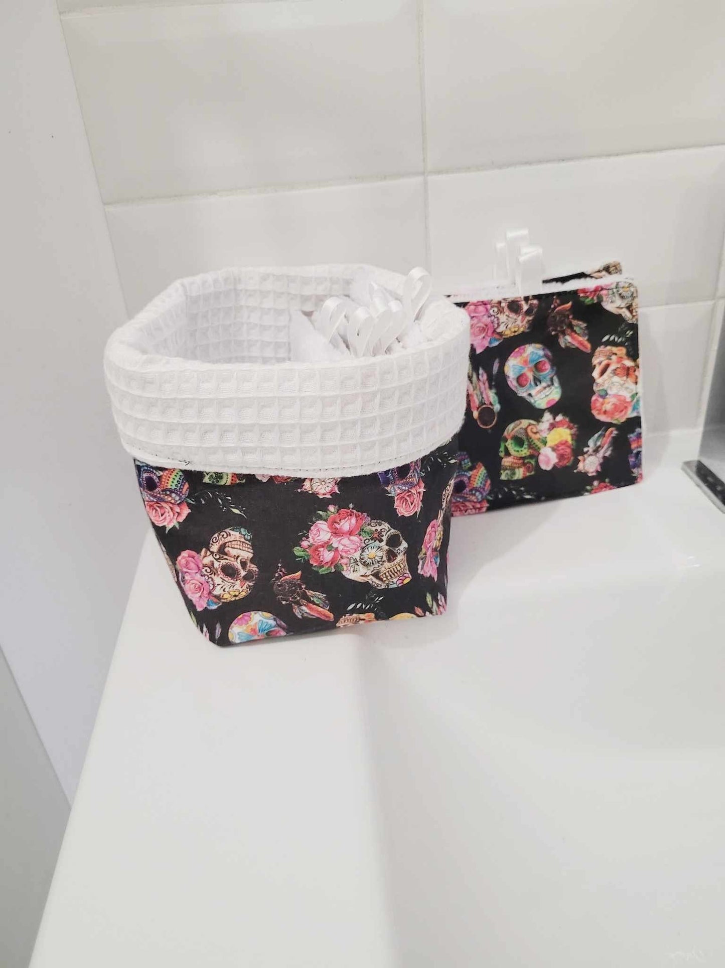 Panier et lingettes tête de mort