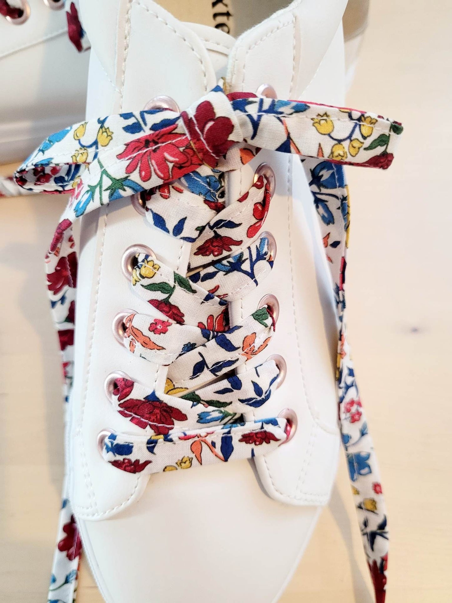 Lacets liberty fleurs en tissu viscose. Modèle Eglantine