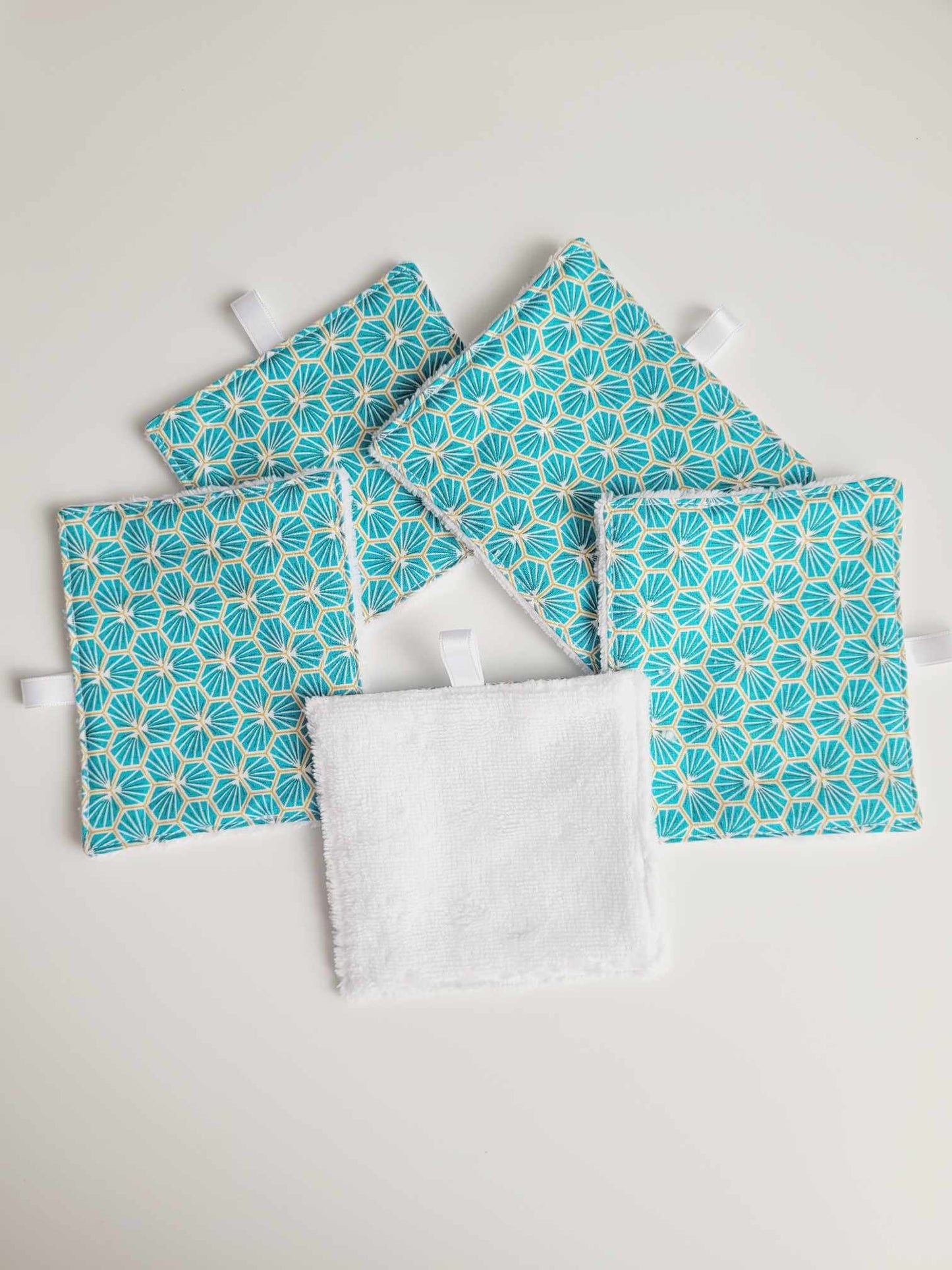 Panier et lingettes démaquillantes