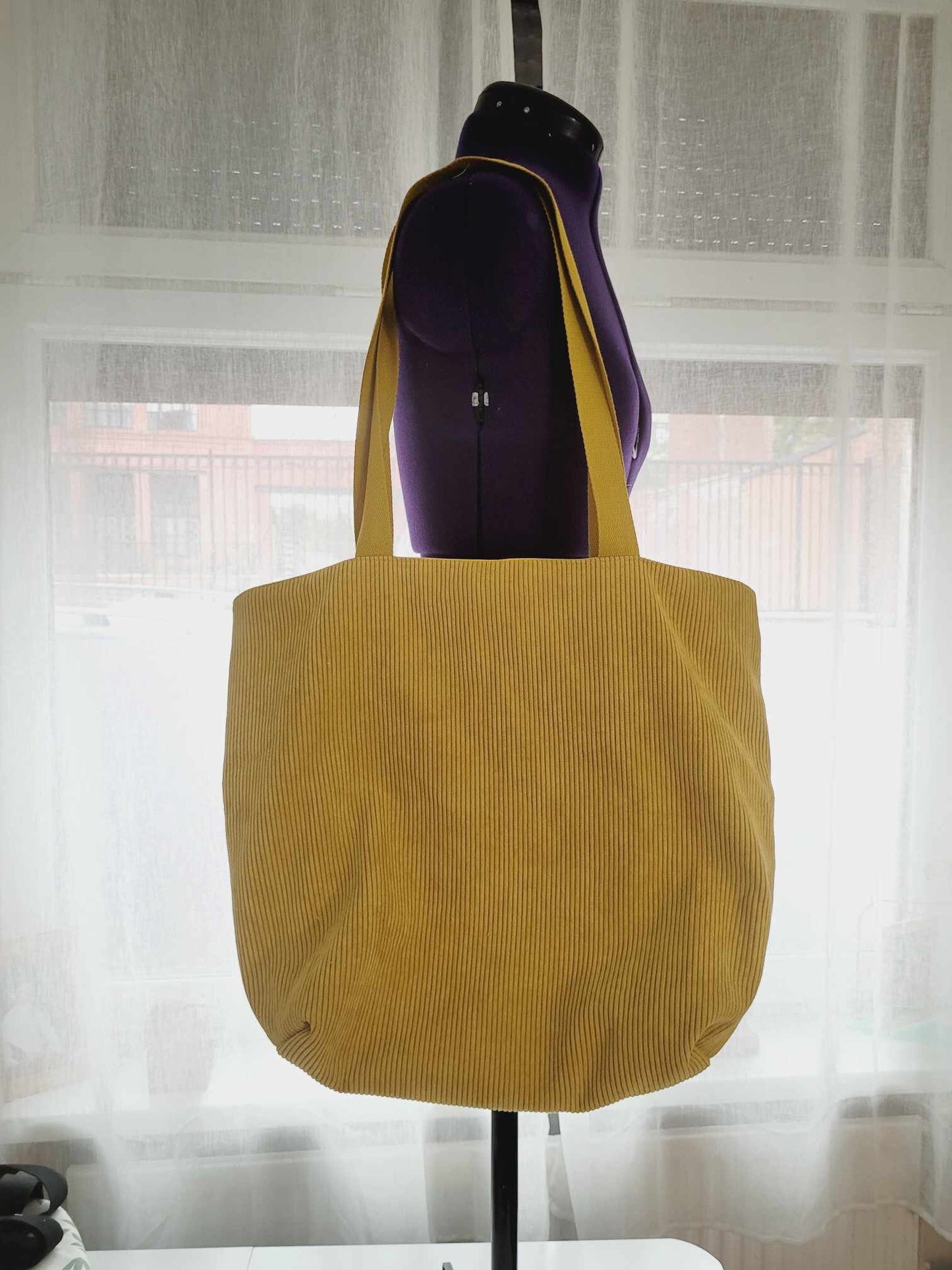 Sac cabas jaune en velours côtelé