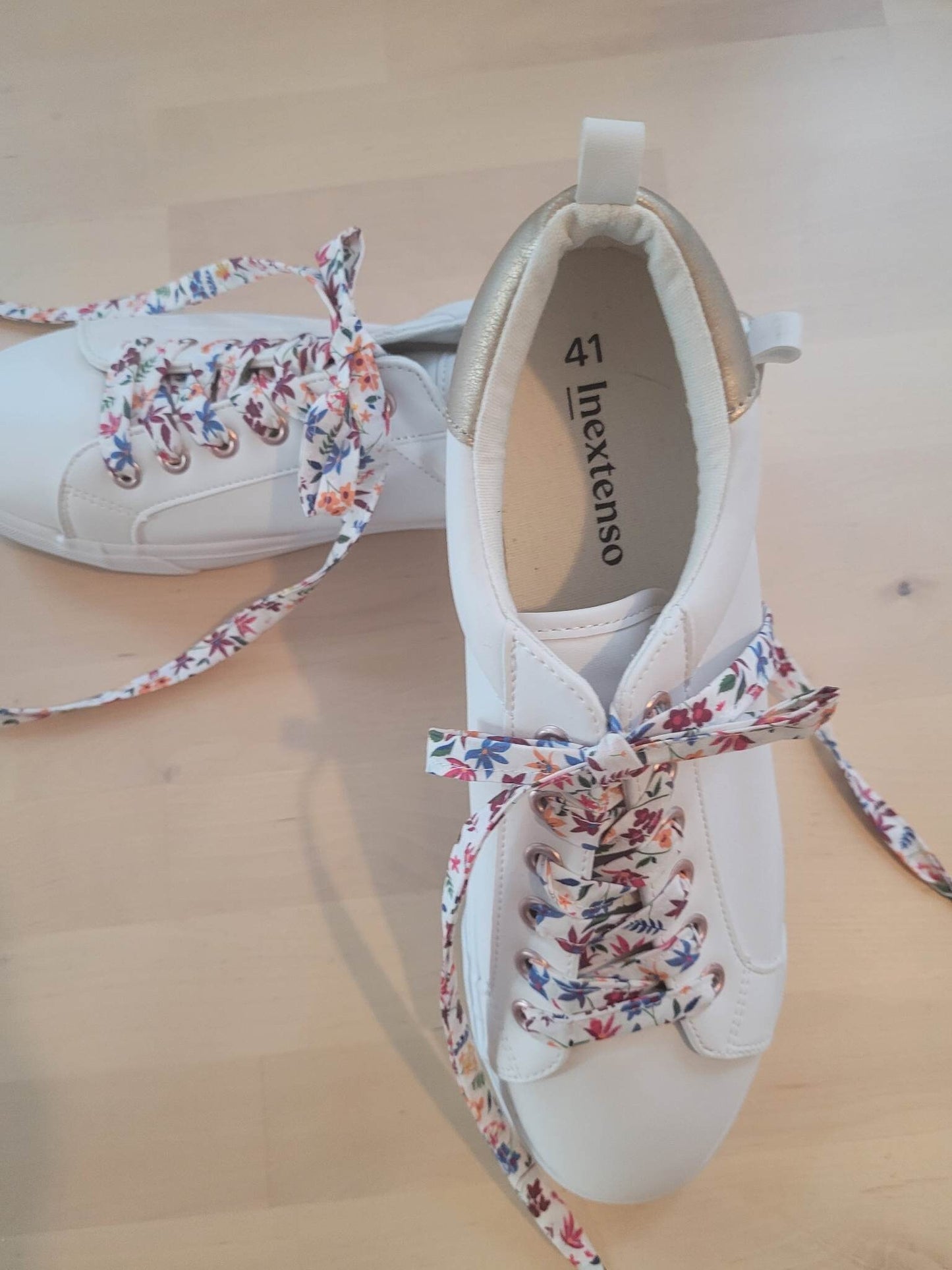 Lacets fleuri en tissu viscose